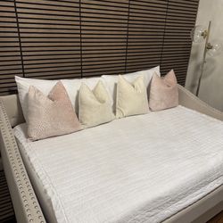 Full Size Bed With Twin Size Trundle Bed 