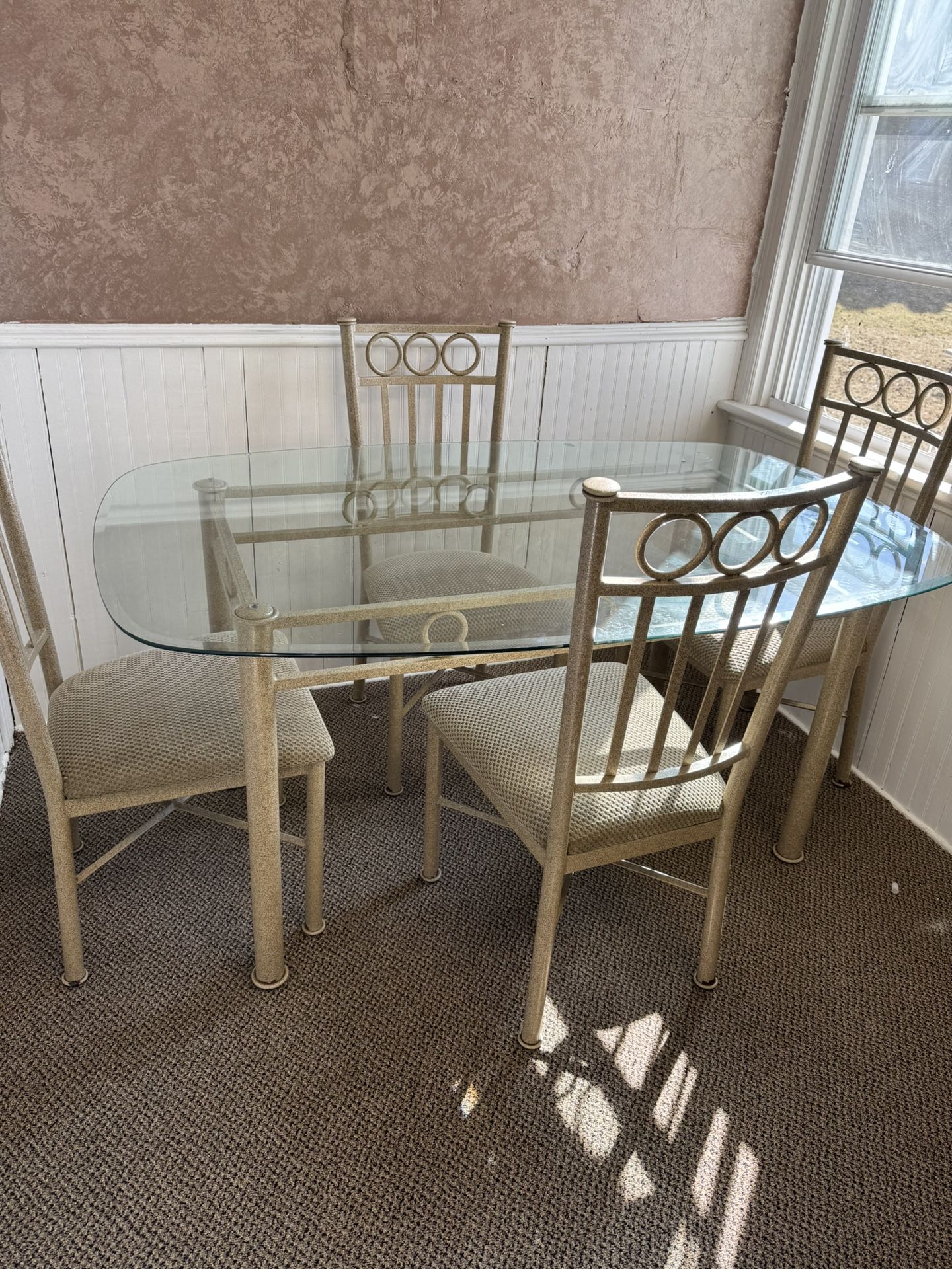 Dining Room Table & Chairs 