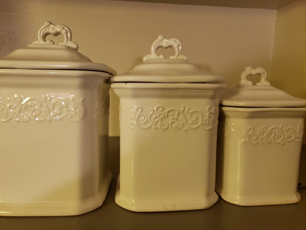 Kitchen Canisters - white