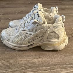Balenciaga runners size 9 1/5