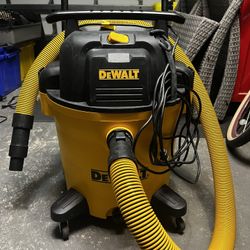 DEWALT 16 Gallons wet/dry vacuum 