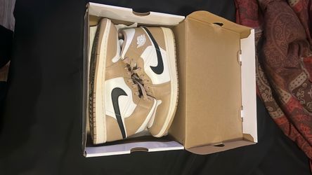Wmns Air Jordan 1 Mid size 10