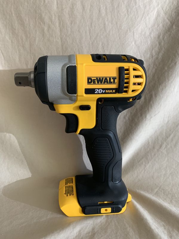 DEWALT 20Volt MAX LithiumIon Cordless 1/2 in. Impact Wrench Kit with