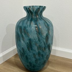 Beautiful Unused Flower vase 