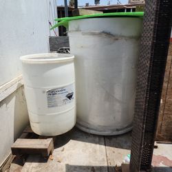 contenedor de Plastico de 5 Pies de alto