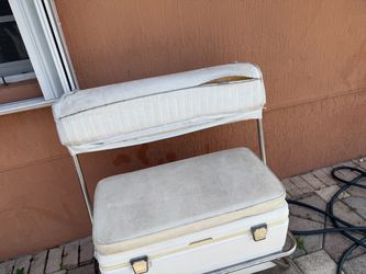 Leaning post with cooler