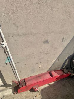 Foot pedal floor jack