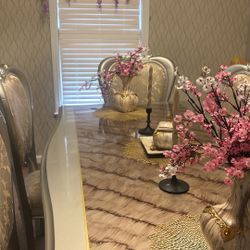 Luxury Dining Table Set – 6 Chairs + Decor