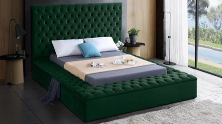 UPHOLSTERY BRAND NEW QUEEN SIZE UPHOLSTERY BED