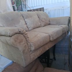 Nic3 Couch No Stains 