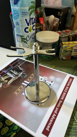 Metal dual sided razor stand