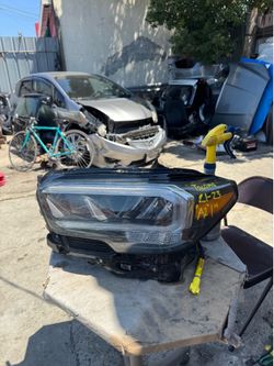 Toyota tacoma LEFT USED OEM HEADLIGHT (2021-2023)
