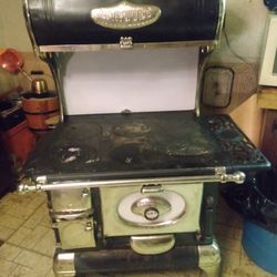 VINTAGE WOOD BURNING STOVE