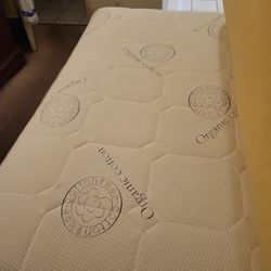 King Size Mattress W/frame 