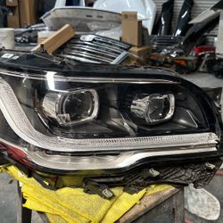 2022 2024 Lincoln Navegador passenger headlight