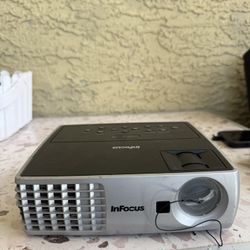 INFOCUS MINI PROJECTOR IN1100 VGA, S-Video, video Port Very good imagen. 398hrs lamp