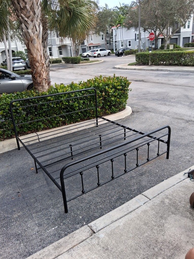 King Bed Frame (incomplete set)