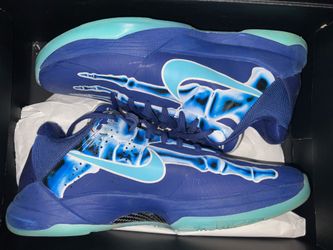 Basketball shoes
