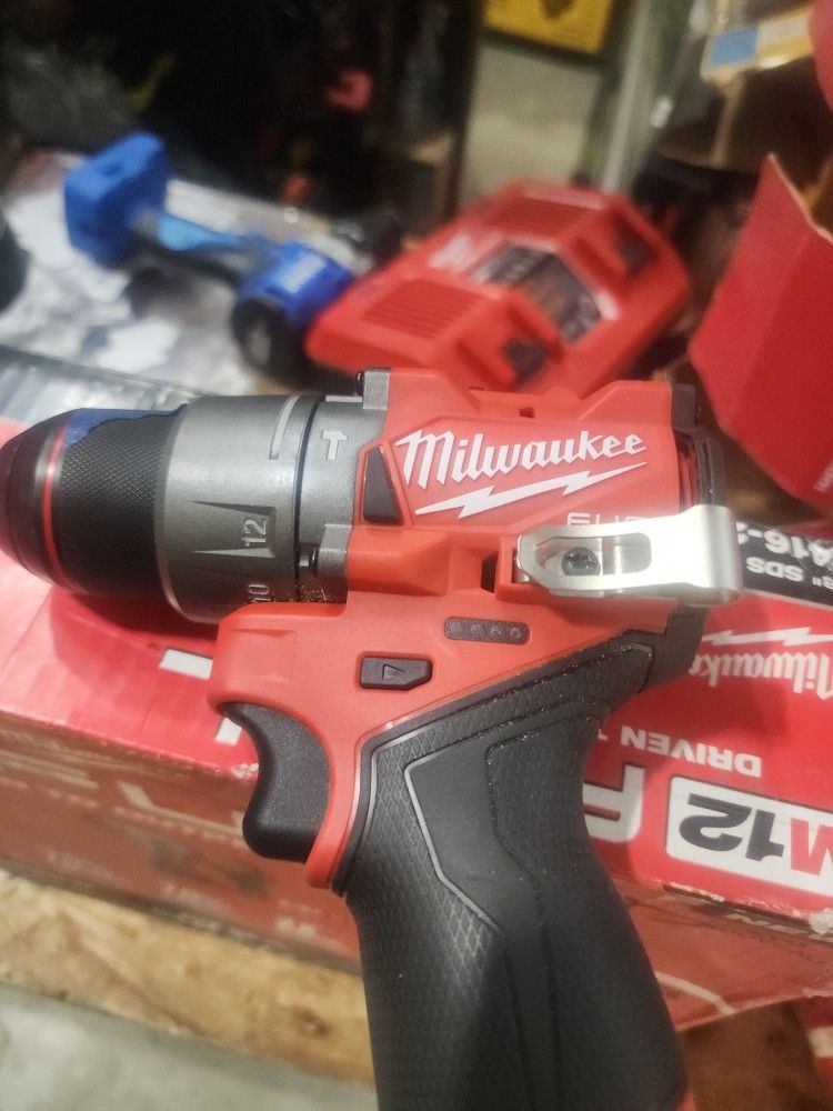 MILWUAKEE M12 FUEL BRUHLESS SPEED HAMMER DRILL TOOL ONLY NEW