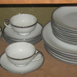 Arlen Futura Seyei Fine China, 20 Pieces 