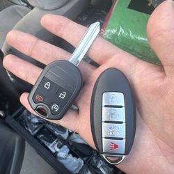 Car Keys N Remotes / Llaves De Carro