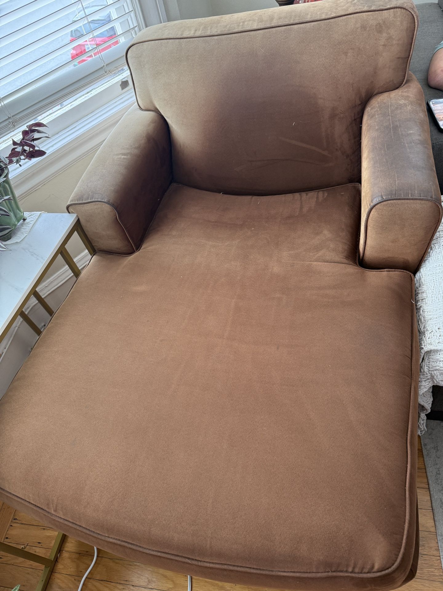 Free Brown Chaise Lounge 