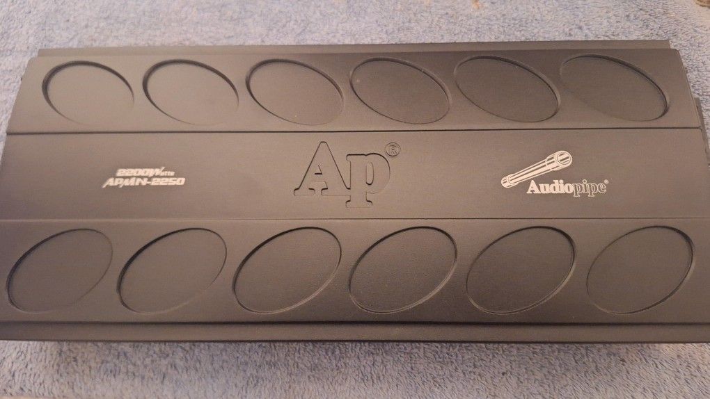 New Audiopipe 2200 Watt Amp