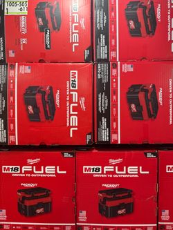 Milwaukee M18 2 Gallon Wet Dry vacuum