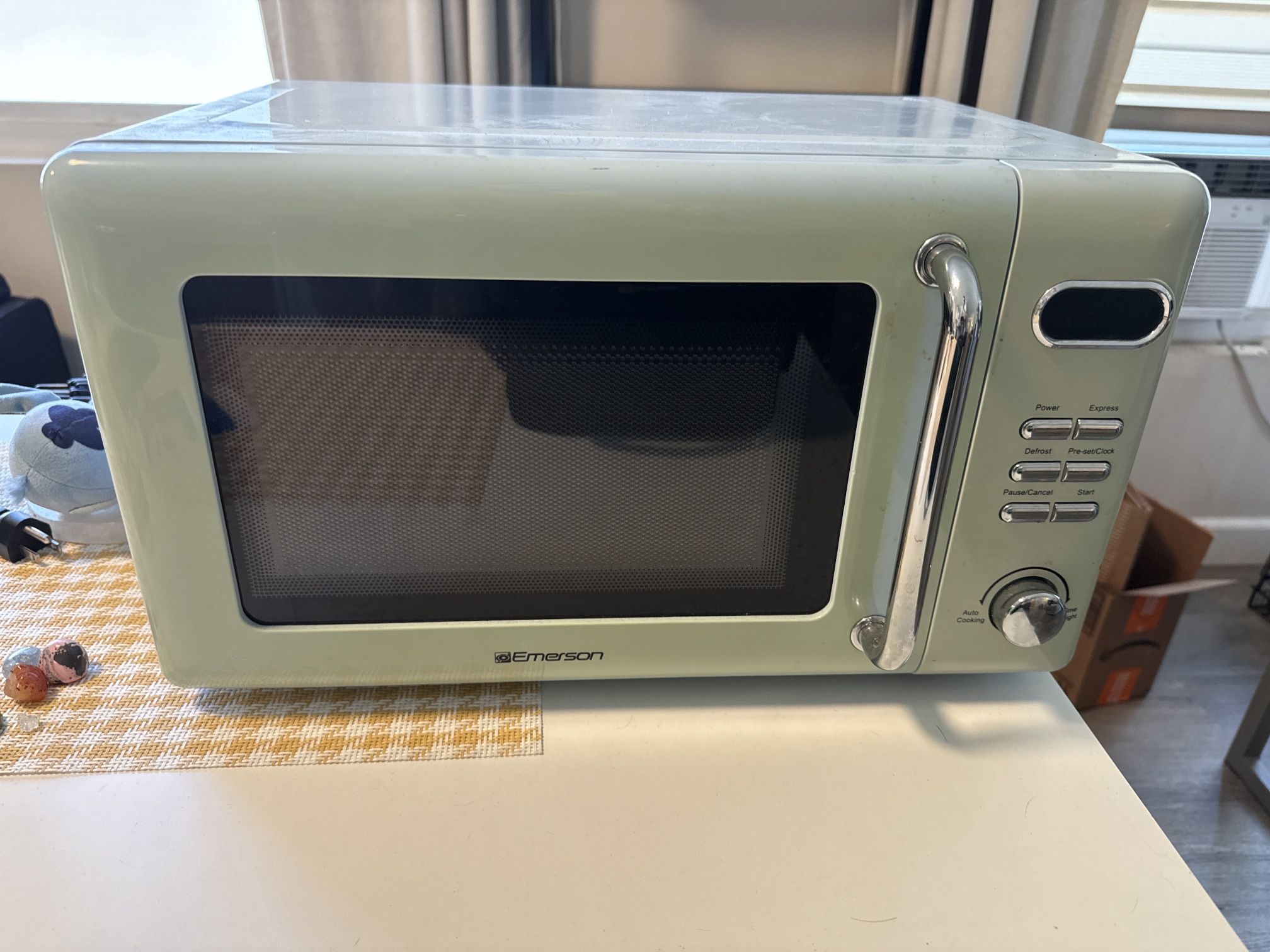 Retro Emerson Microwave