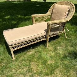 Resin Chaise Lounge Chair With Cushions 