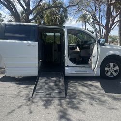 2013 Chrysler Town And Country 