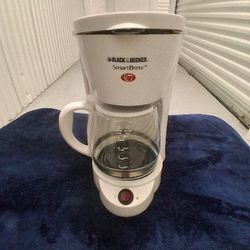 NEW "MR COFFEE" SMART BREW AUTOMATIC DRIP COFFEE MAKER, MAKES 6 CUPS OF COFFEE PER SETTING AND IS LIGHTWEIGHT SO TRAVELING WITH IT IS CONVENIENT!!!