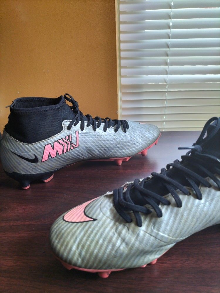 Nike Soccer Cleats Size 11