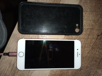 Iphone 7 Se $60 - Locked 