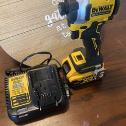 Dewalt20V Impact Drill Whit Battery And Charger 