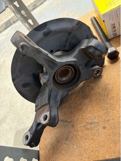 14-19 Mitsubishi mirage spindle with hub & bearing & heat shield
