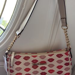 Juicy Couture Sealed with a Kiss shoulder bag cream color