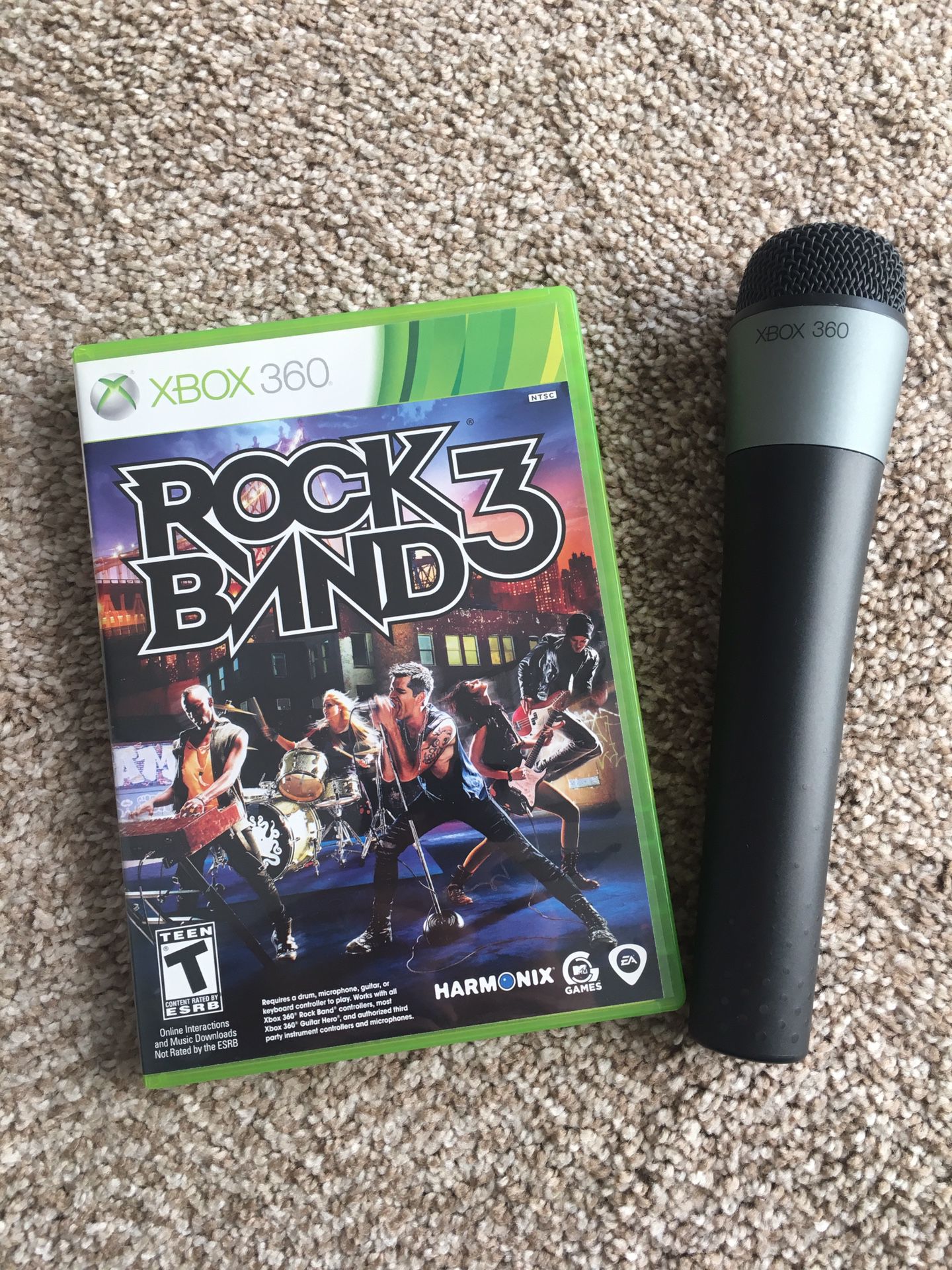 Rock Band 3 + Microphone - Xbox 360