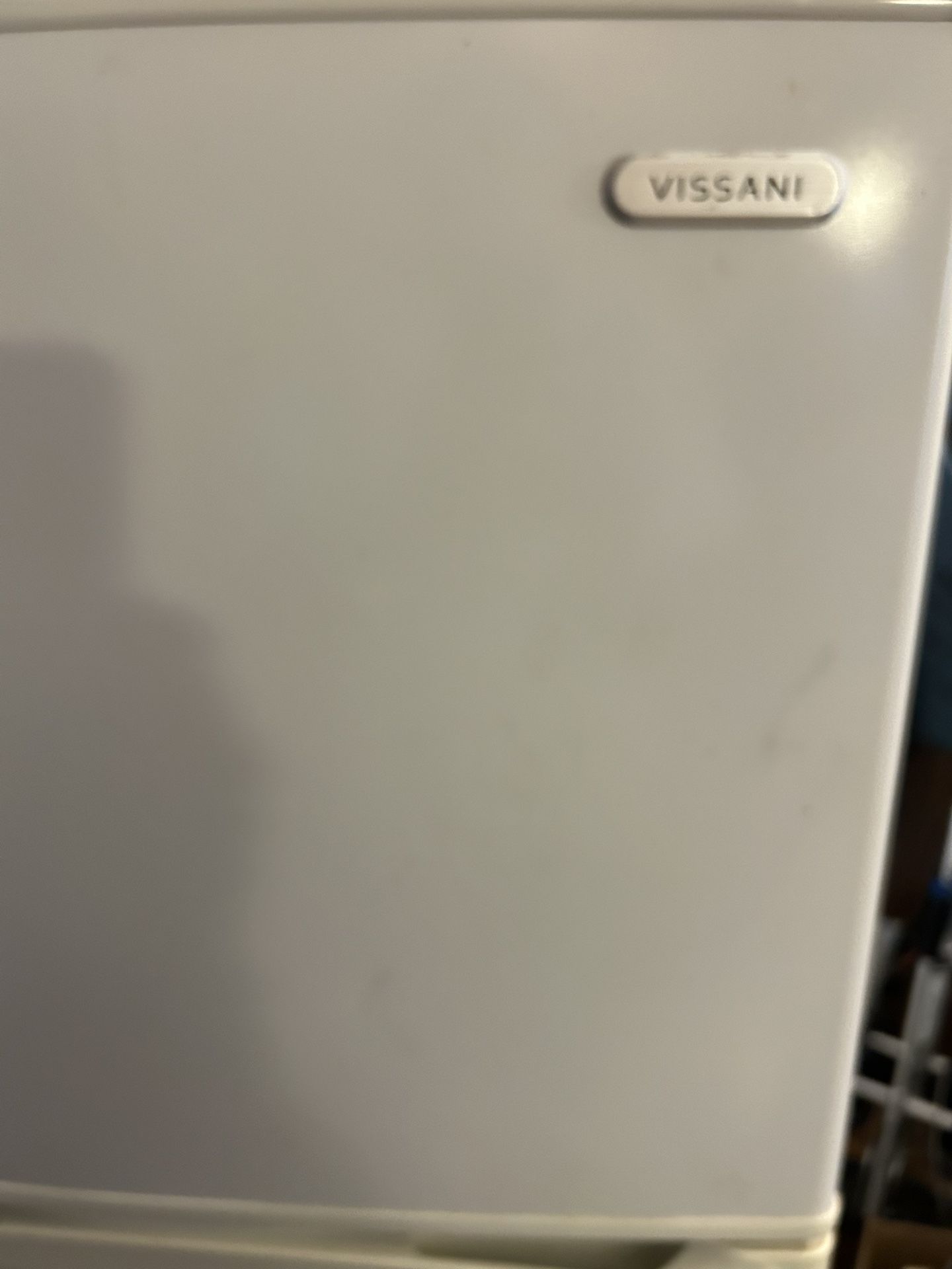 Vissani Refrigerator