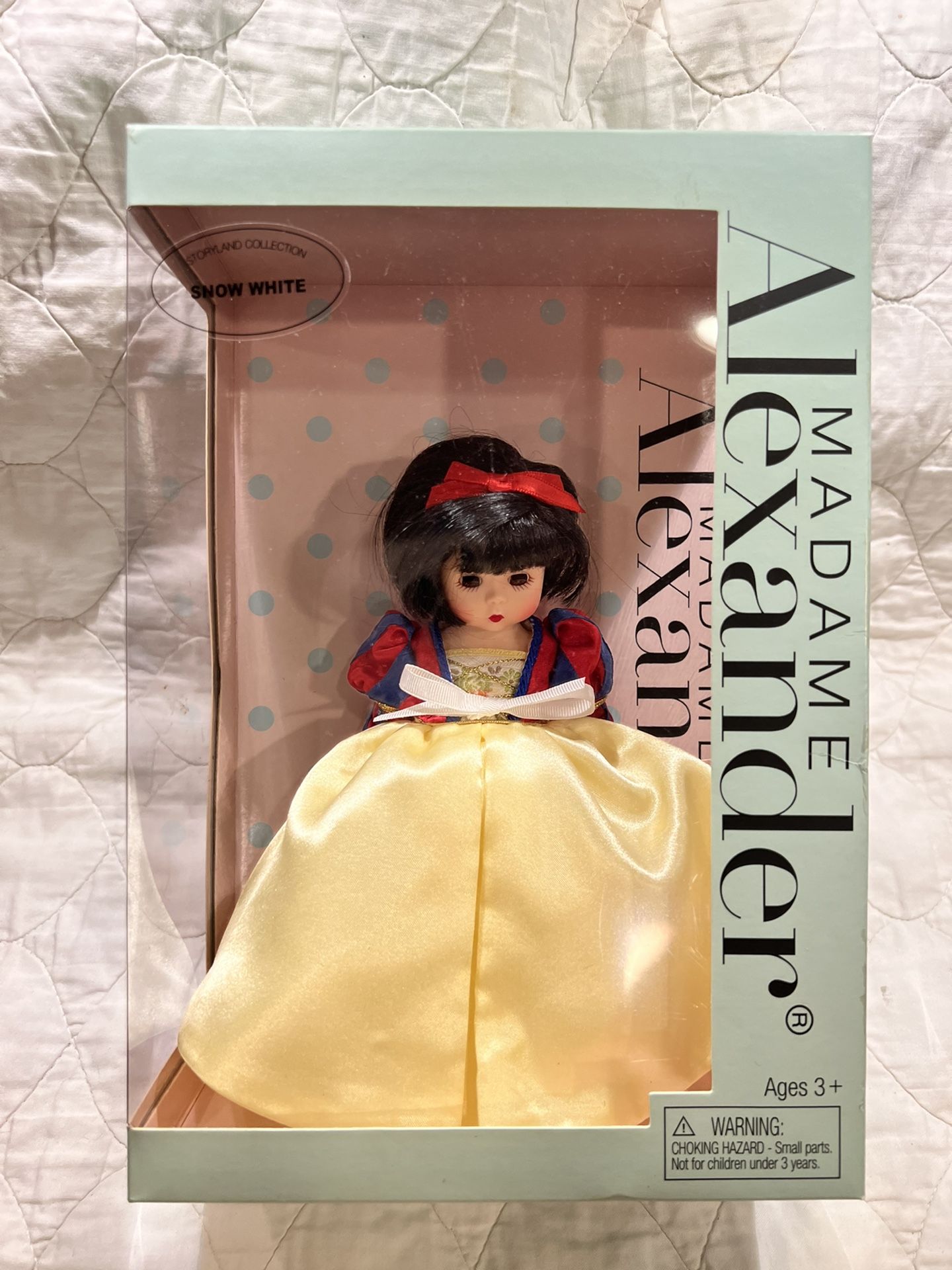 Snow White a Madame Alexander Story Book doll. New 8 inch collectible doll