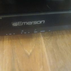Emerson 32 P