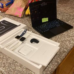 MacBook M4 2024 1tb Two Apple Watches Both LTE One Is 7series Gold And One Is 7 Series Silver