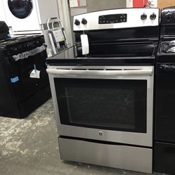 GE 4 Burner Glass Top Stainless Steel Range. 1 year Warranty 