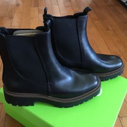 Sam Edelman waterproof the Heavily lugged sole Laguna Chelsea women boots. Black. Size 9. New.