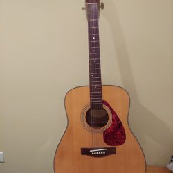 Yamaha F335 acoustic guitar 
