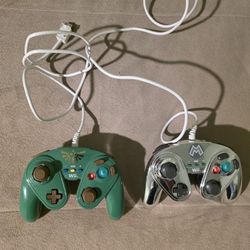 Wii Wired Fight Pad Controllers - Zelda Link & Metal Mario