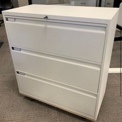TEKNION LLF30 3 DRAWER 36" LATERAL METAL STEEL FILE CABINET W/ KEY Color Storm White Material Steel Product Dimensions 18'D x 36'W x37"H CONDITION ORI