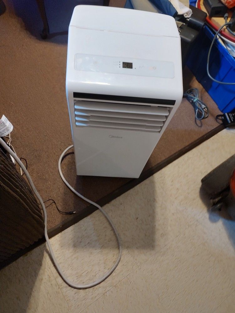 Air Conditioner With Remote Practically New