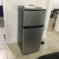 Refrigerador Pequeño Magic Chef en Miami Spring