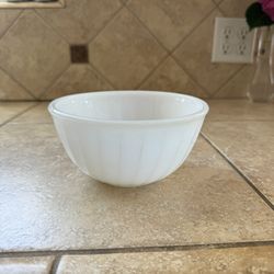 Vintage Anchor Hocking Fire King Milk Glass Swirl Ridges